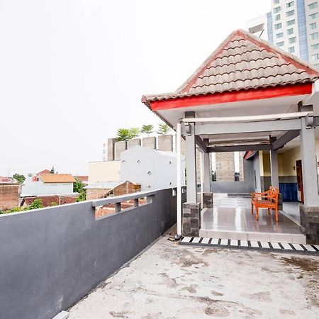 Super Oyo 2209 Solo Point Guest House Syariah Exterior foto